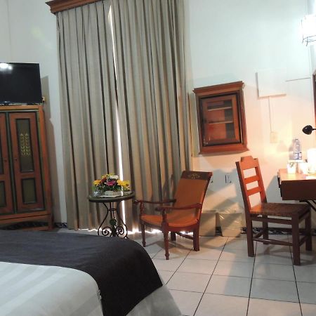 Hotel Concierge Plaza โคลิมา ภายนอก รูปภาพ