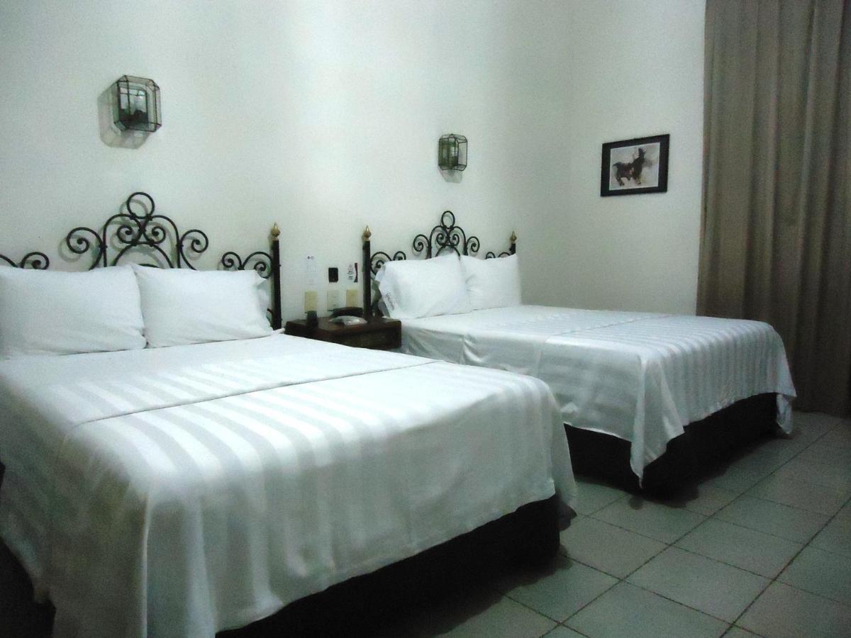 Hotel Concierge Plaza โคลิมา ภายนอก รูปภาพ