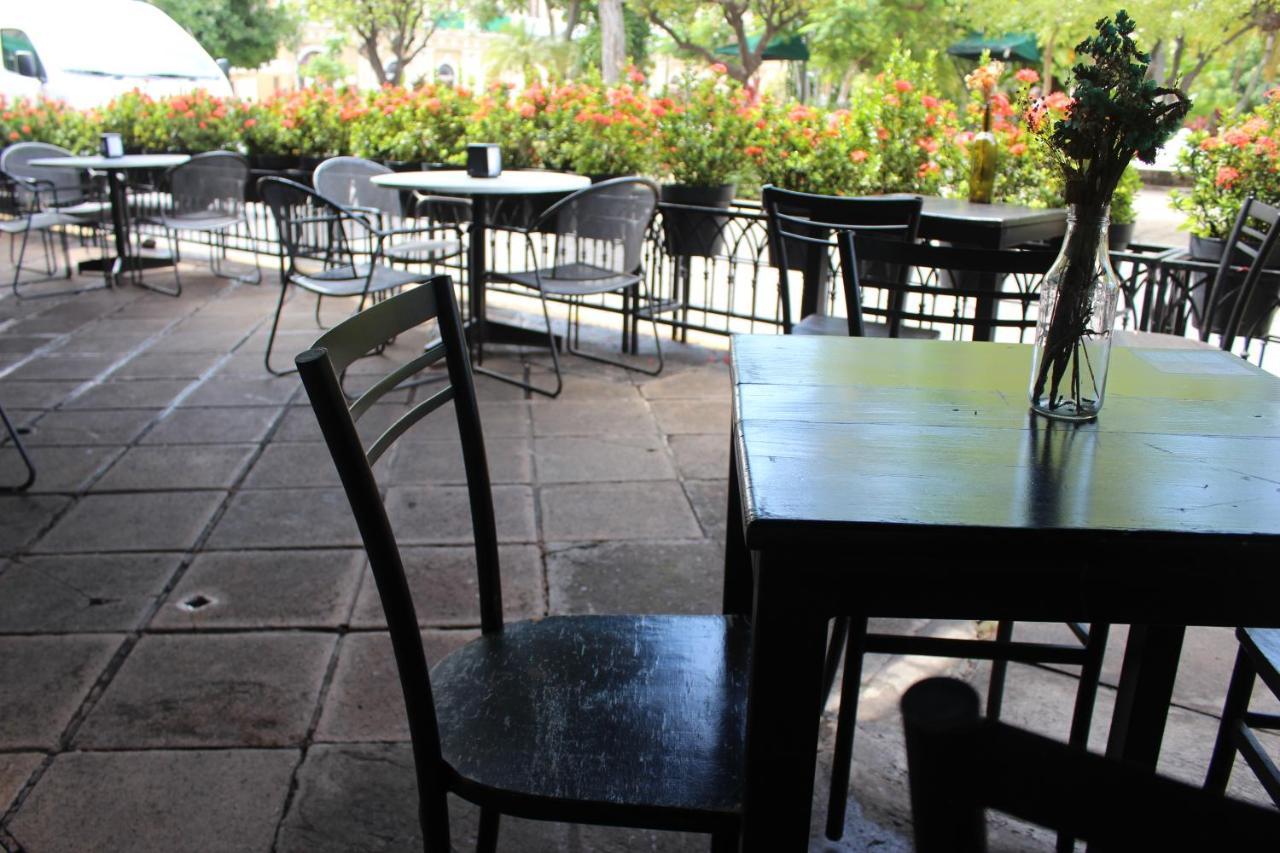 Hotel Concierge Plaza โคลิมา ภายนอก รูปภาพ