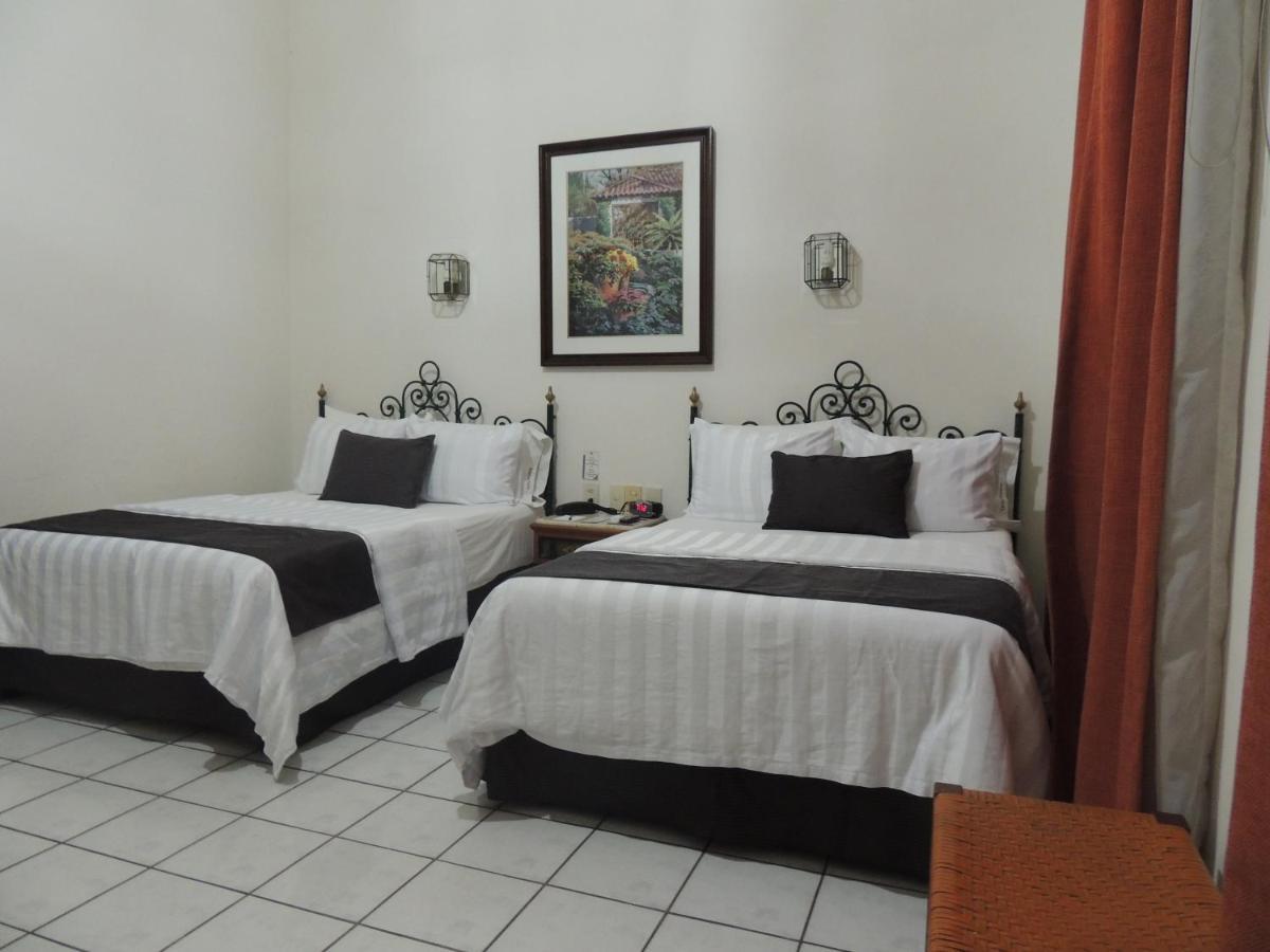 Hotel Concierge Plaza โคลิมา ภายนอก รูปภาพ