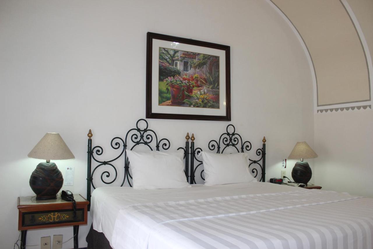 Hotel Concierge Plaza โคลิมา ภายนอก รูปภาพ