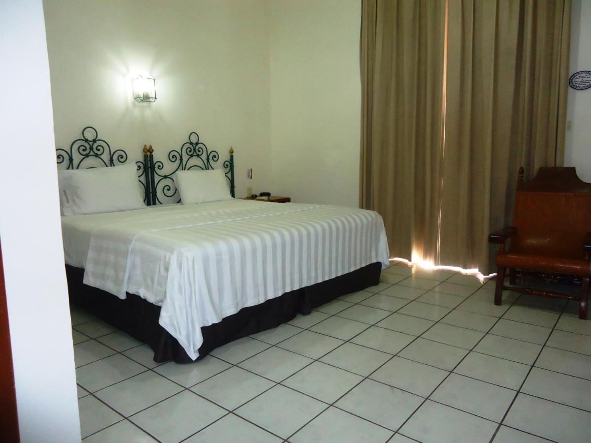 Hotel Concierge Plaza โคลิมา ภายนอก รูปภาพ